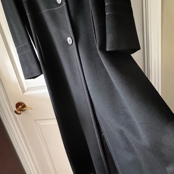 100% Cashmere Holt Renfrew Coat - Picture 8 of 10